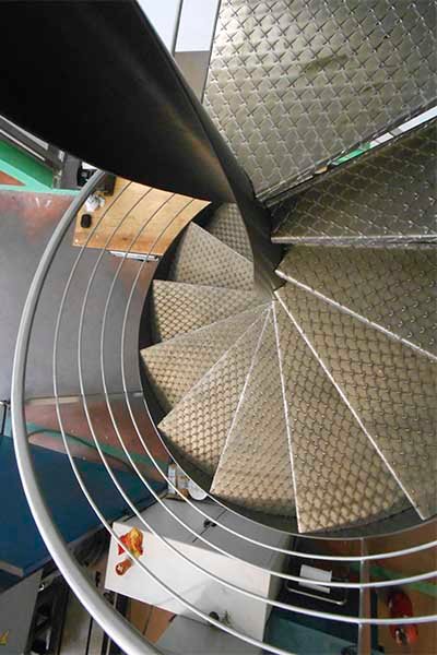 escalera_en_espiral_en_san_sebastian_donostia_herreros_especialistas.jpg