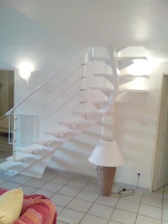 escalera_en_espiral_para_bungalow_de_hendaya._de_ibarkalde_s.l.jpg