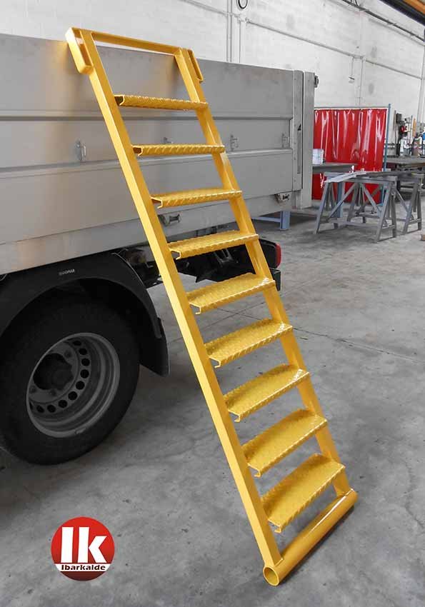 escalera recta de hierro en gipuzkoa para industrias y empresas