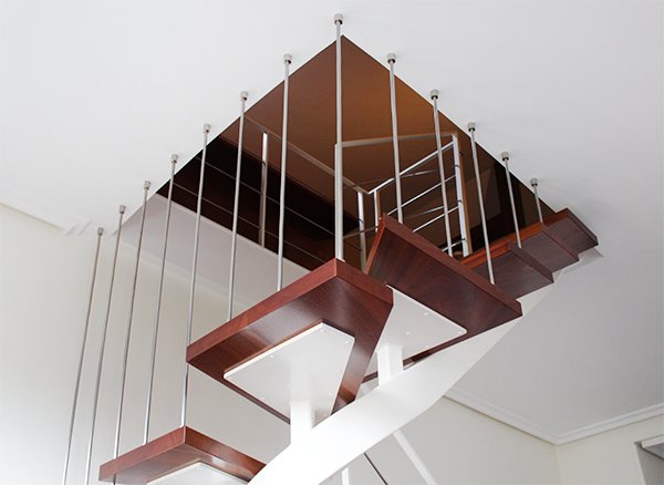 escalera_interior_con_barandillas_de_acero_termolacaddo_y_acero_inoxidable.jpg