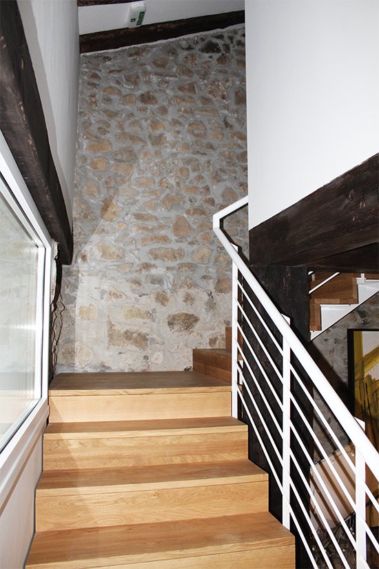 escalera_interior_en_casa_rural_martiamuno_de_zumarraga.jpg