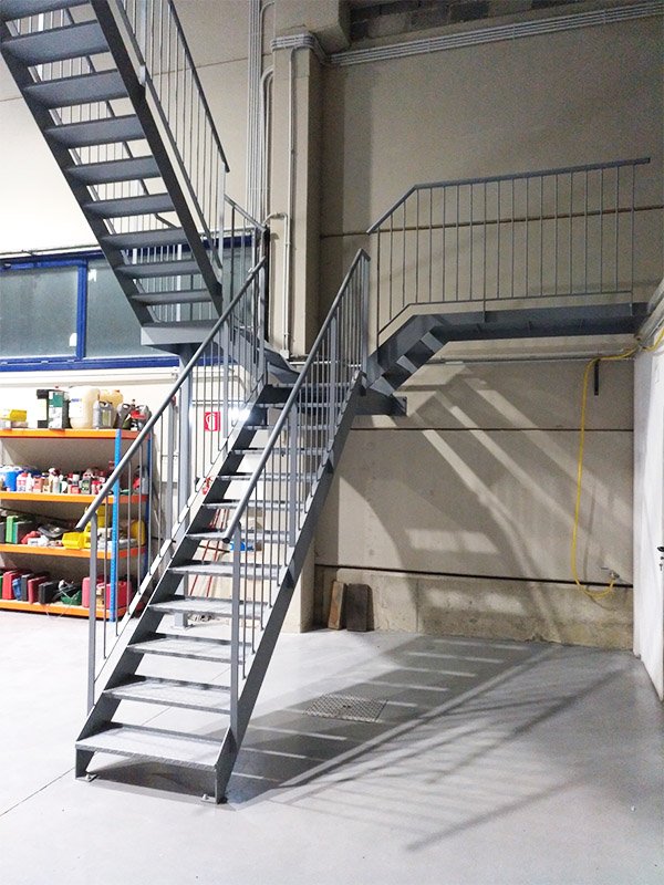 escalera_metalica_en_elgueta_gipuzkoa_en_acero_galvanizado.jpg