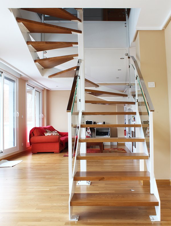 escalera_modelo_barakaldo_escalera_compensada_con_vidrio.jpg