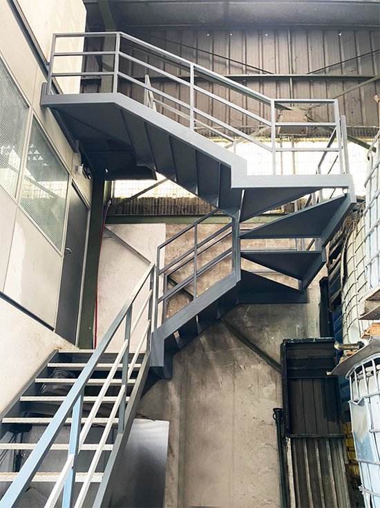 escalera_modelo_goierri_de_estilo_industrial_de_hierro_funcional.jpg