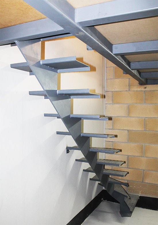escalera_para_entreplantra_metalica_gipuzkoa_hernani.jpg