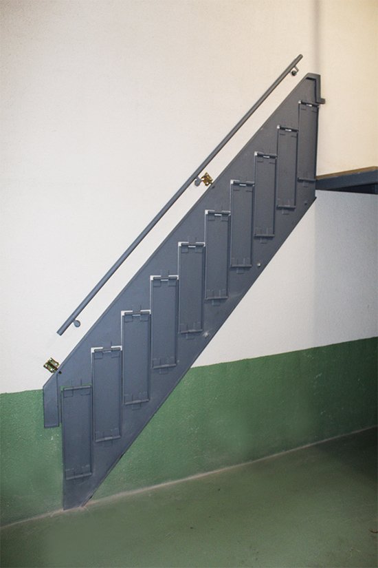 escalera_replegable_para_entreplanta_metalica.jpg