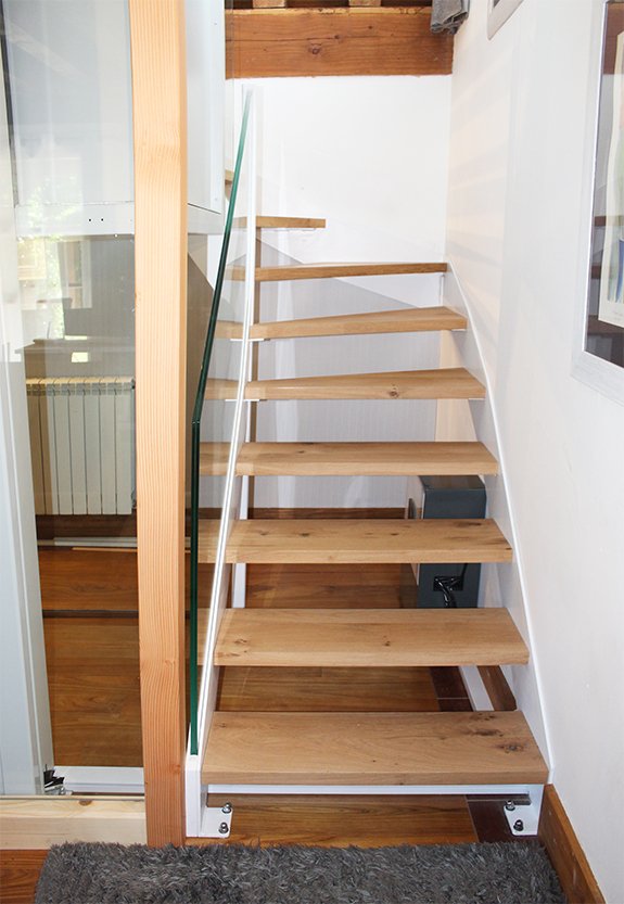 escaleras_compensadas_en_tolosa_gipuzkoa_de_madera_y_metalicas_lacadas_al_horno.jpg