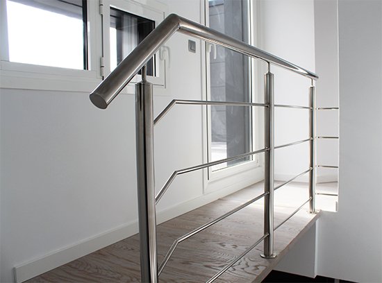 escaleras_con_barandillas_de_acero_inoxidable_en_miranda_de_ebro_burgos.jpg