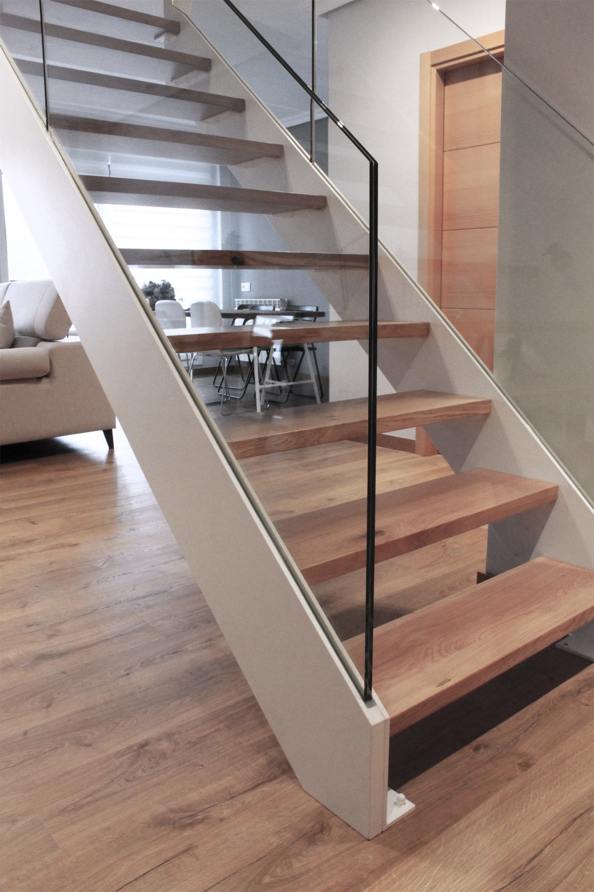 escaleras_con_vidrio_metalicas_y_madera._ibarkalde_el_especialista.jpg