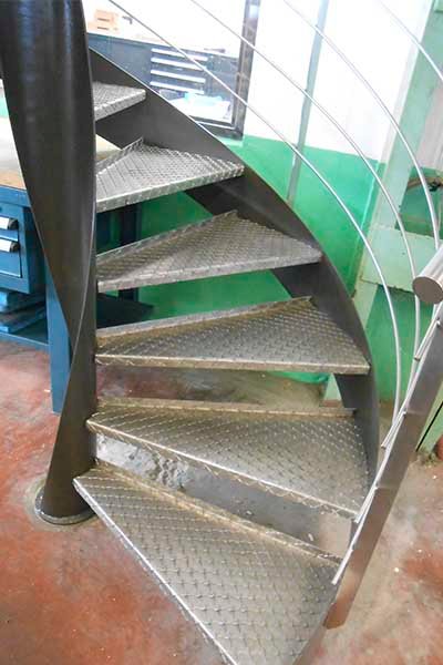 cuanto cuesta una escalera de caracol a medida