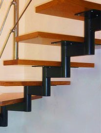 escaleras en bilbao bizkaia a medida con eje y zanca central en hierro lacado en negro