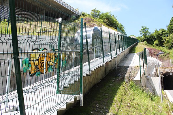 hemos colocado las escaleras de emergencia en el ascensor inclinado de Morlans en San Sebastián. 