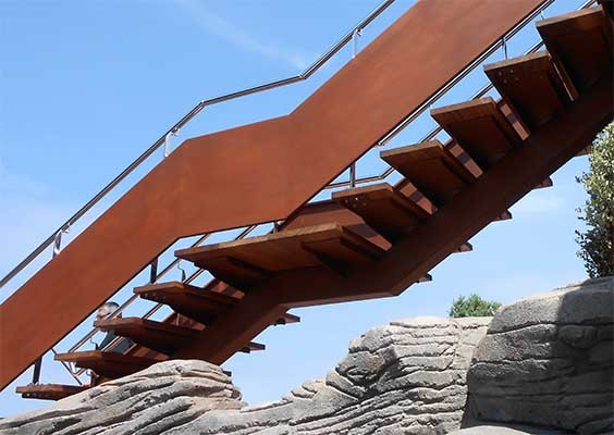 escaleras exteriores en_deba_zarautz_orio_zumaia_mutriku_con_descansillo_central.jpg