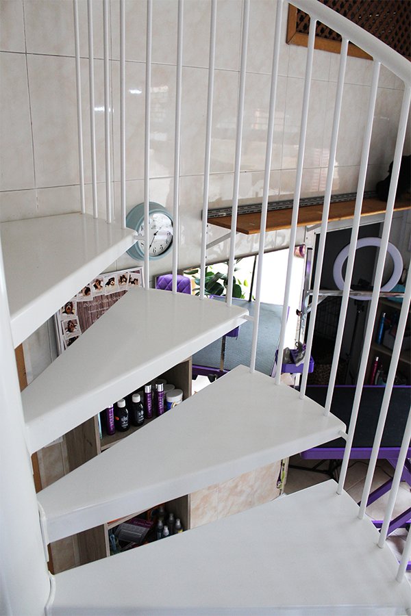 escaleras_interiores_metalicas_ral_blanco_termolacadas.jpg