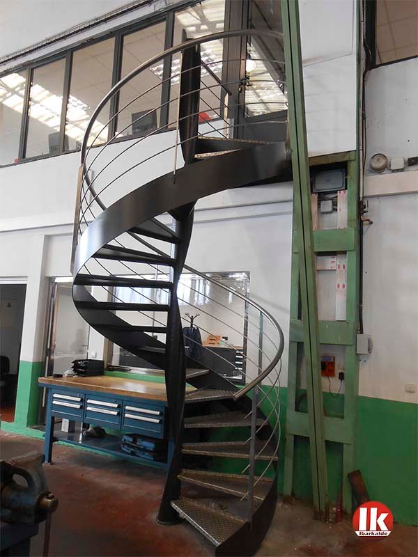 escaleras metálicas de caracol en san sebastian donostia