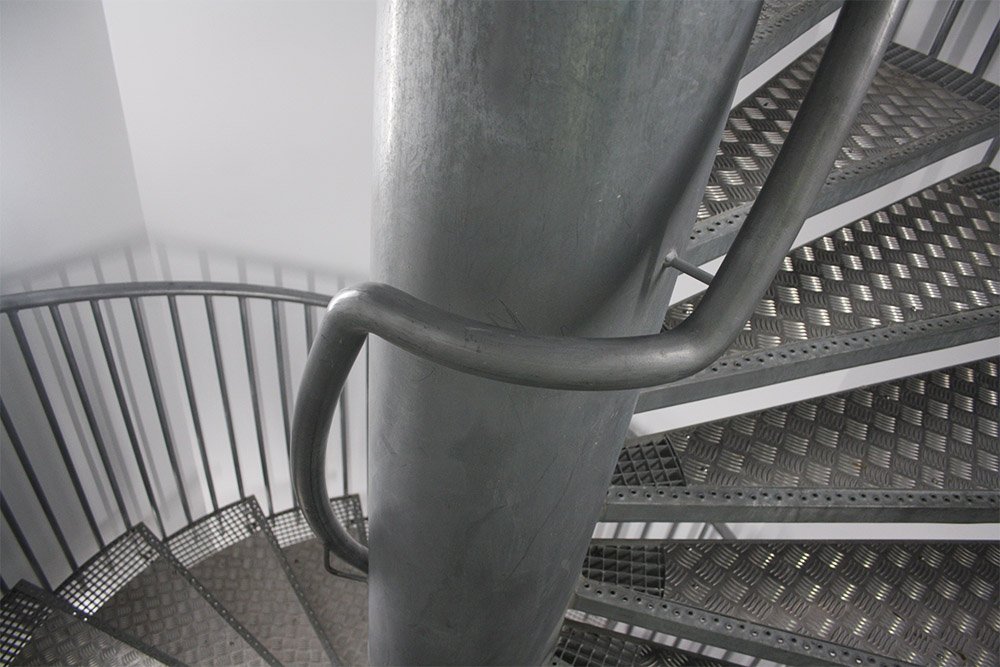 escaleras_metalicas_interiores_en_biarritz.jpg