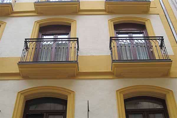 especialistas en gipuzkoa en la fabricación de balcones y barandillas de forja artistica