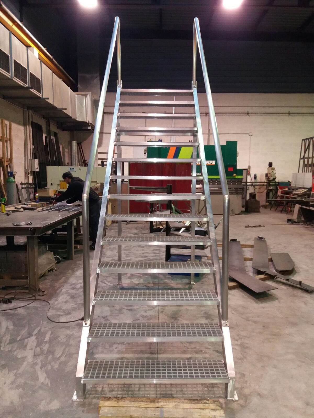 especialistas_en_escaleras_de_aluminio_en_san_sebastian_donostia_gipuzkoa.jpg