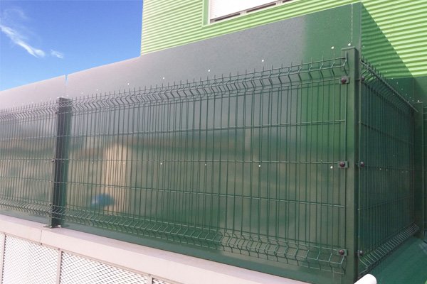 Cerramiento metálico para terraza, en Lasarte.