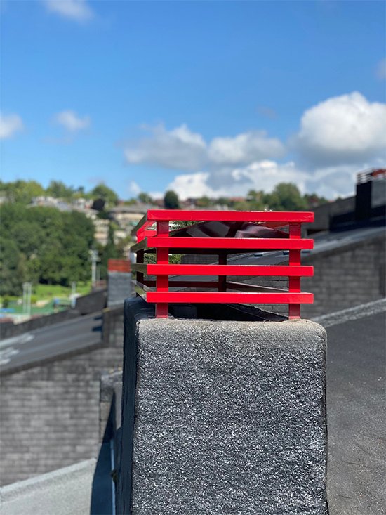 Caperuzas de chimenea lacadas en color rojo teja