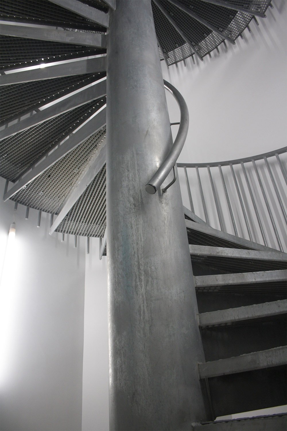 estructuras_metalicas_de_escaleras_interiores_en_biarritz.jpg