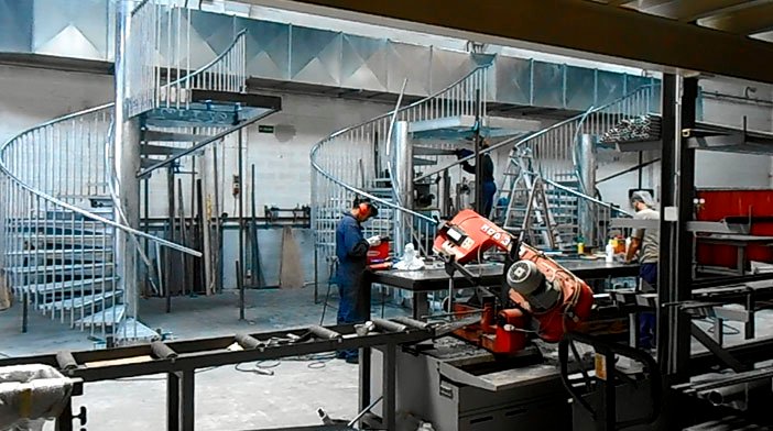 fabricacion_de_escaleras_metalicas_en_donostia_de_caracol_a_medida.jpg