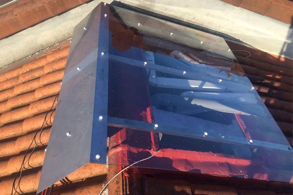 Lucero de policarbonato compacto y acero inoxidable en Durango (Bizkaia)