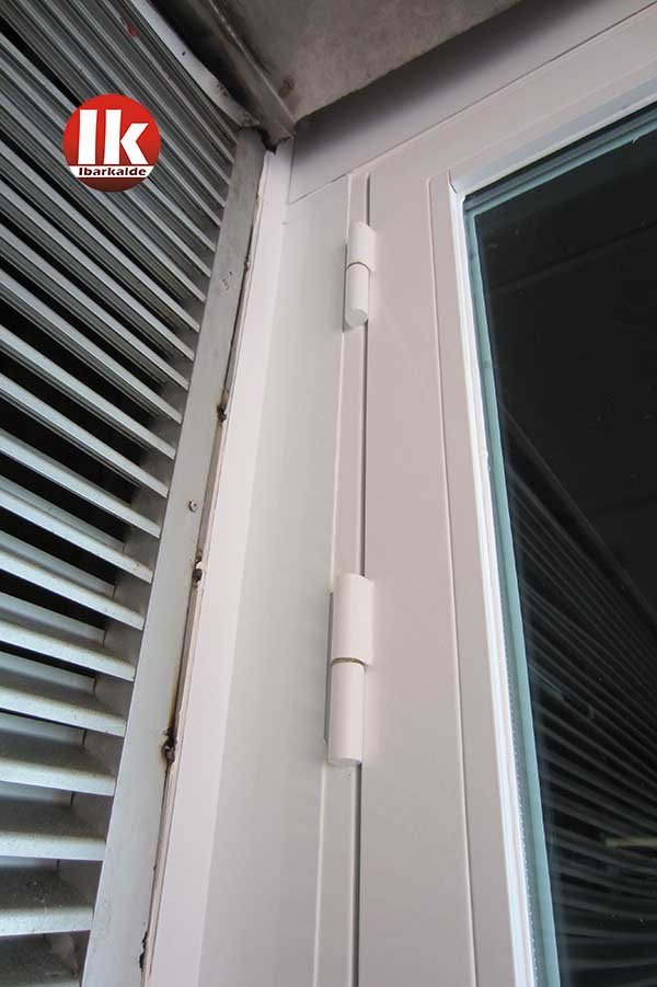 fabricantes de puertas metálicas de salida de emergencia en donostia san sebastián