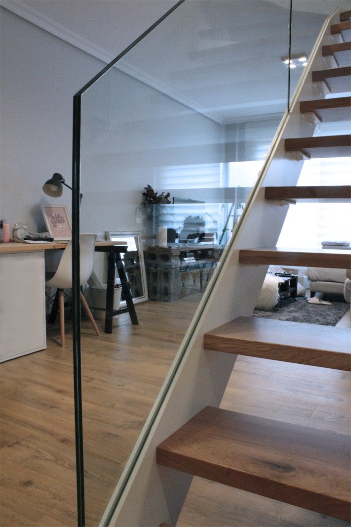 fabricantes_de_escaleras_de_metal_y_vidrio_para_viviendas_de_diseo._ibarkalde.jpg