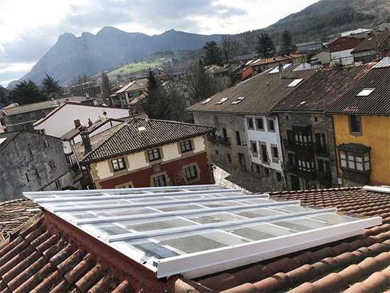 Lucernarios de policarbonato Danpalon compacto incoloro en Elorrio (Bizkaia)