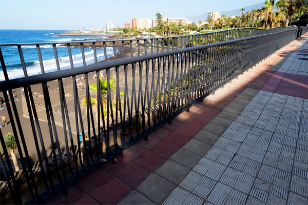 fotografias_de_barandillas_de_acero_termolacado_de_ibarkalde_para_tenerife_islas_canarias.jpg