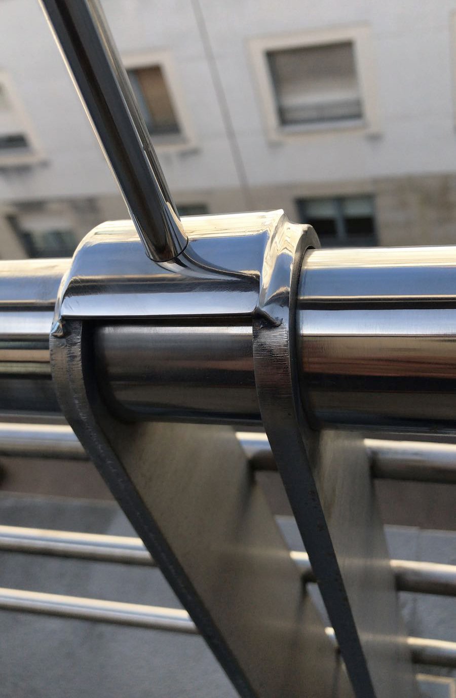 Fabricación y montaje de antepechos en INOX AISI 316 en San Sebastián.