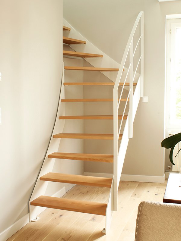 Escalera modelo «Basque»: interior y para espacio reducido.