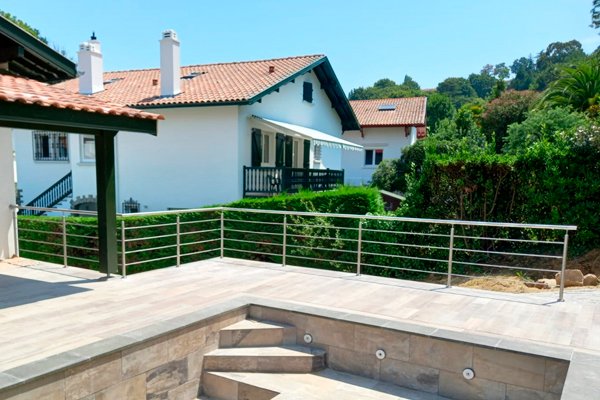 Barandillas de acero inoxidable AISI 316 mate en Ziburu (Francia)