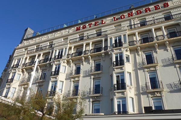 empresas especialistas en sustituir barandillas de aluminio macizo en edificos historicos