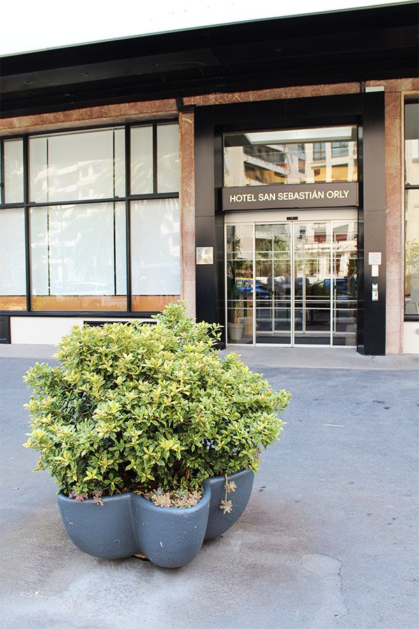 Barandilla de acero inoxidable AISI 304 y vidrio para el Hotel Orly-Melia de San Sebastián.