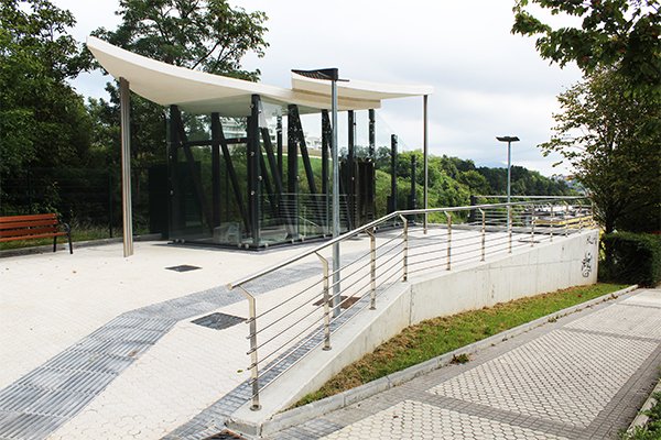 estacion superior del ascensor inclinado de morlans en la zona de aiete melodi