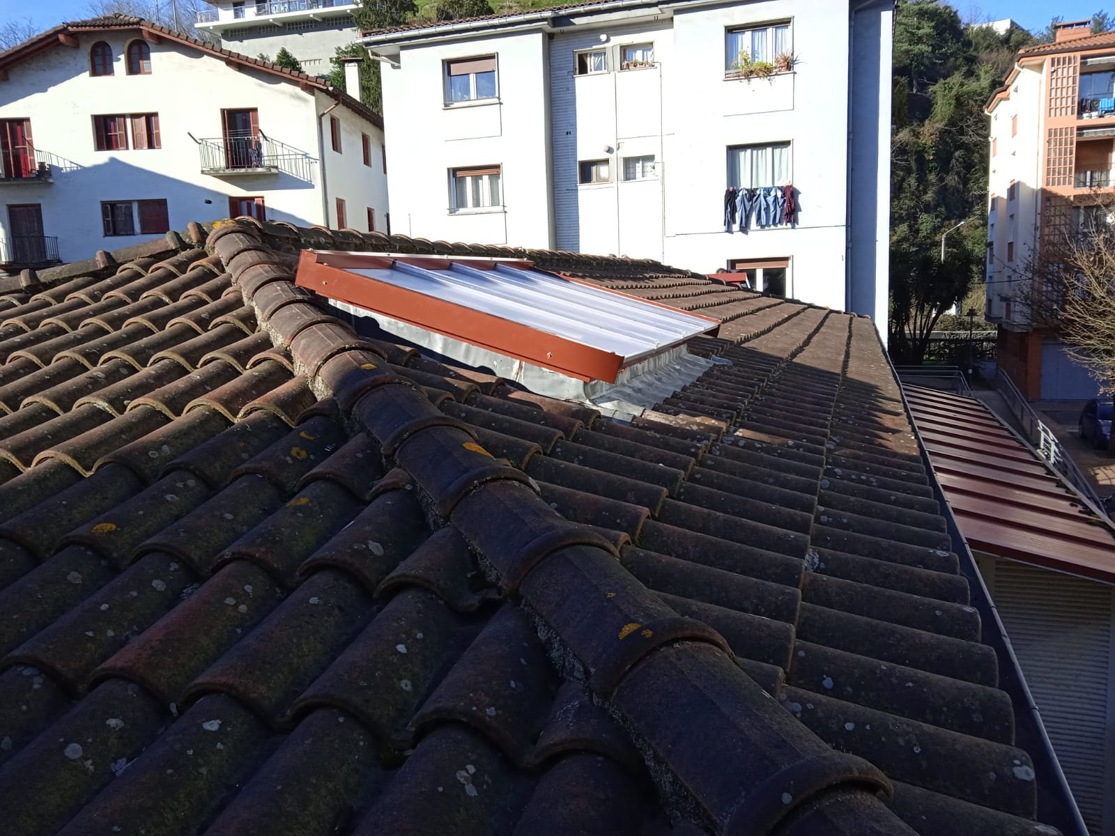 Fabricación y montaje de 4 lucernarios en la guardería de Ibarra.