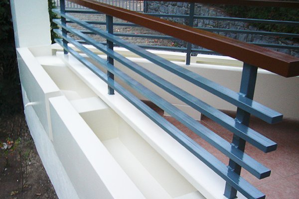 barandilla en acero galvanizado lacada al horno con tres colores