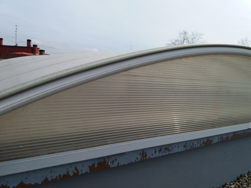 luceros de policarbonato compacto alveolar en forma curva para azoteas de edificios