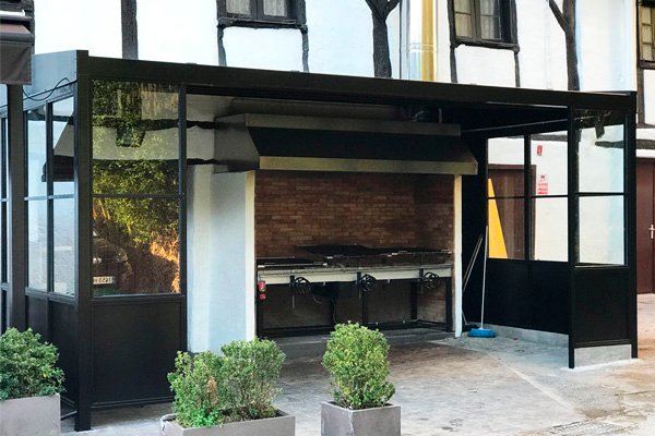 marquesina_de_acero_en_el_asador_portuetxe_de_donostia_san_sebastian.jpg