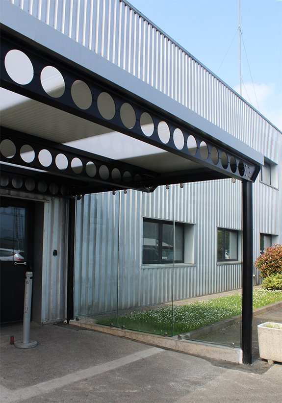 marquesinas_de_vidrio_y_acero_para_fumadores_en_gipuzkoa.jpg