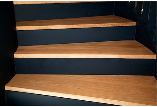 Escalera modelo “León”: diseño espectacular para oficina bancaria.