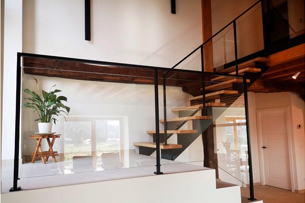 proyecto_de_escalera_mas_barandillas_de_vidrio_en_narvaja.jpg
