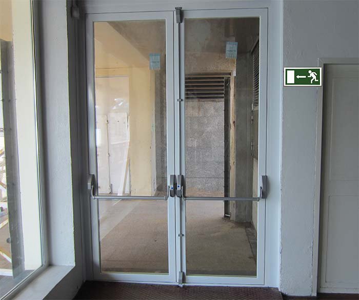 puerta_de_salida_de_emergencia_de_la_discoteca_bataplan_de_san_sebastian.jpg