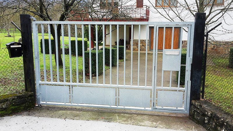 Fabricantes de puertas de hierro galvanizado en Donostia San Sebastian Gipuzkoa