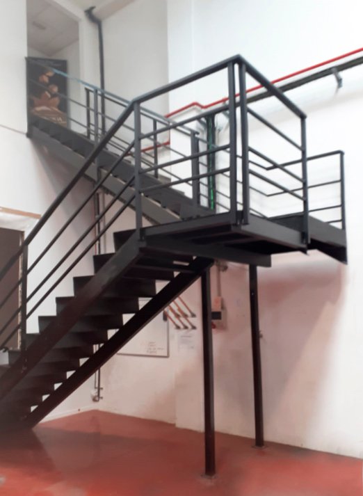 reforma_de_escalera_en_irun_escalera_metalica.jpg