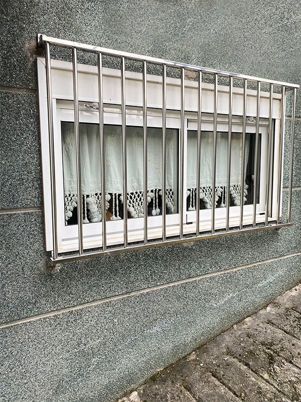 rejas_de_acero_inoxidable_en_san_sebastian_donostia.jpg