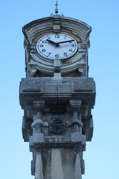 los relojes de la bahía de la concha de donostia san sebastian están ubicado en pleno paseo de la concha