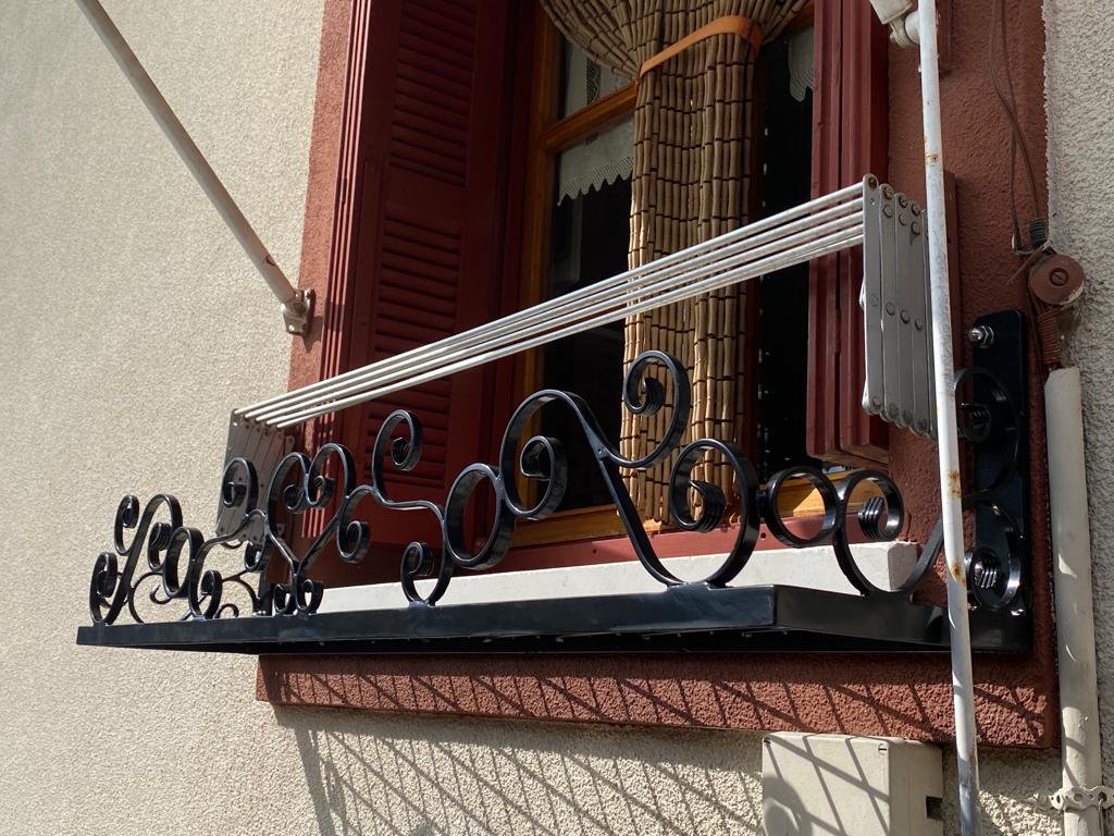 Soporte metálico en forja termolacado en color negro